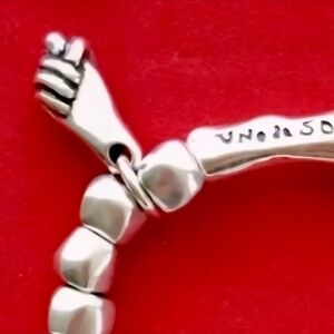 UNO de 50 Figa Hand Charm